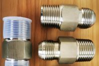 美制接頭需要與設(shè)備牢固連接才行